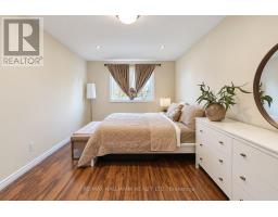 648 Mossbank Court, Newmarket, ON L3Y3B1 Photo 16
