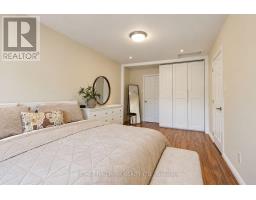 648 Mossbank Court, Newmarket, ON L3Y3B1 Photo 18