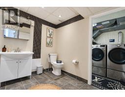 648 Mossbank Court, Newmarket, ON L3Y3B1 Photo 39