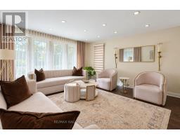 648 Mossbank Court, Newmarket, ON L3Y3B1 Photo 7
