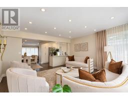 648 Mossbank Court, Newmarket, ON L3Y3B1 Photo 8