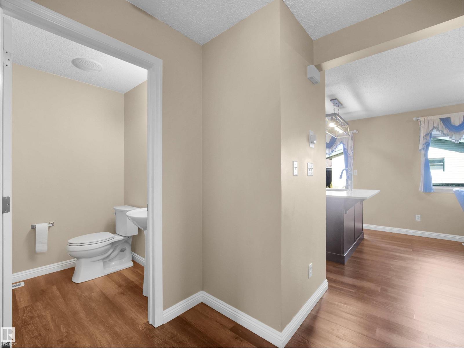 3122 30 AV NW - 24