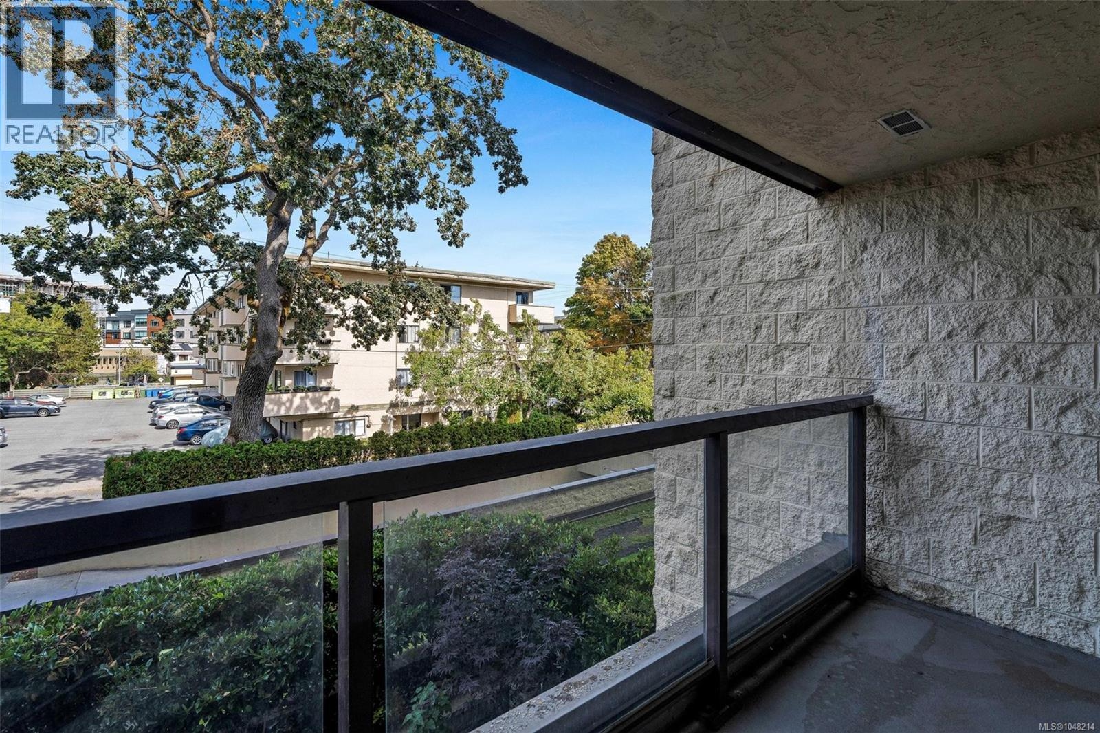 206 1745 Leighton Road, Victoria