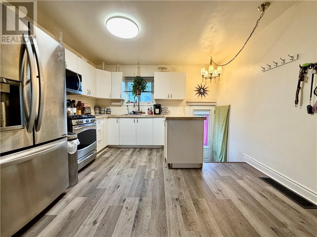 587 Elm Street - 7