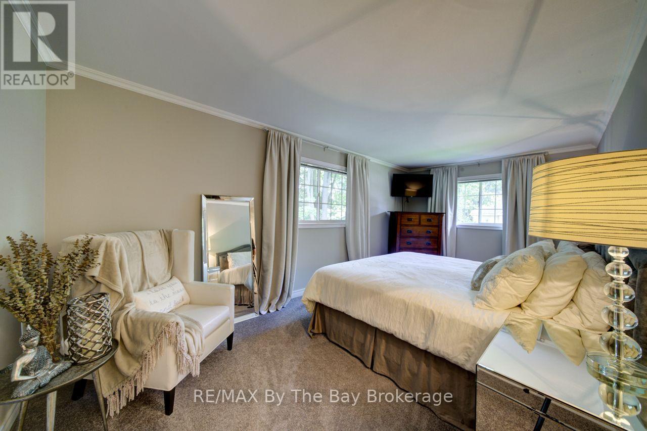 17 DOWNER CRESCENT - 13