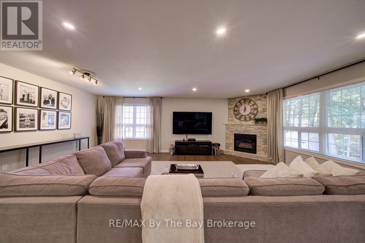 17 DOWNER CRESCENT - Image 4