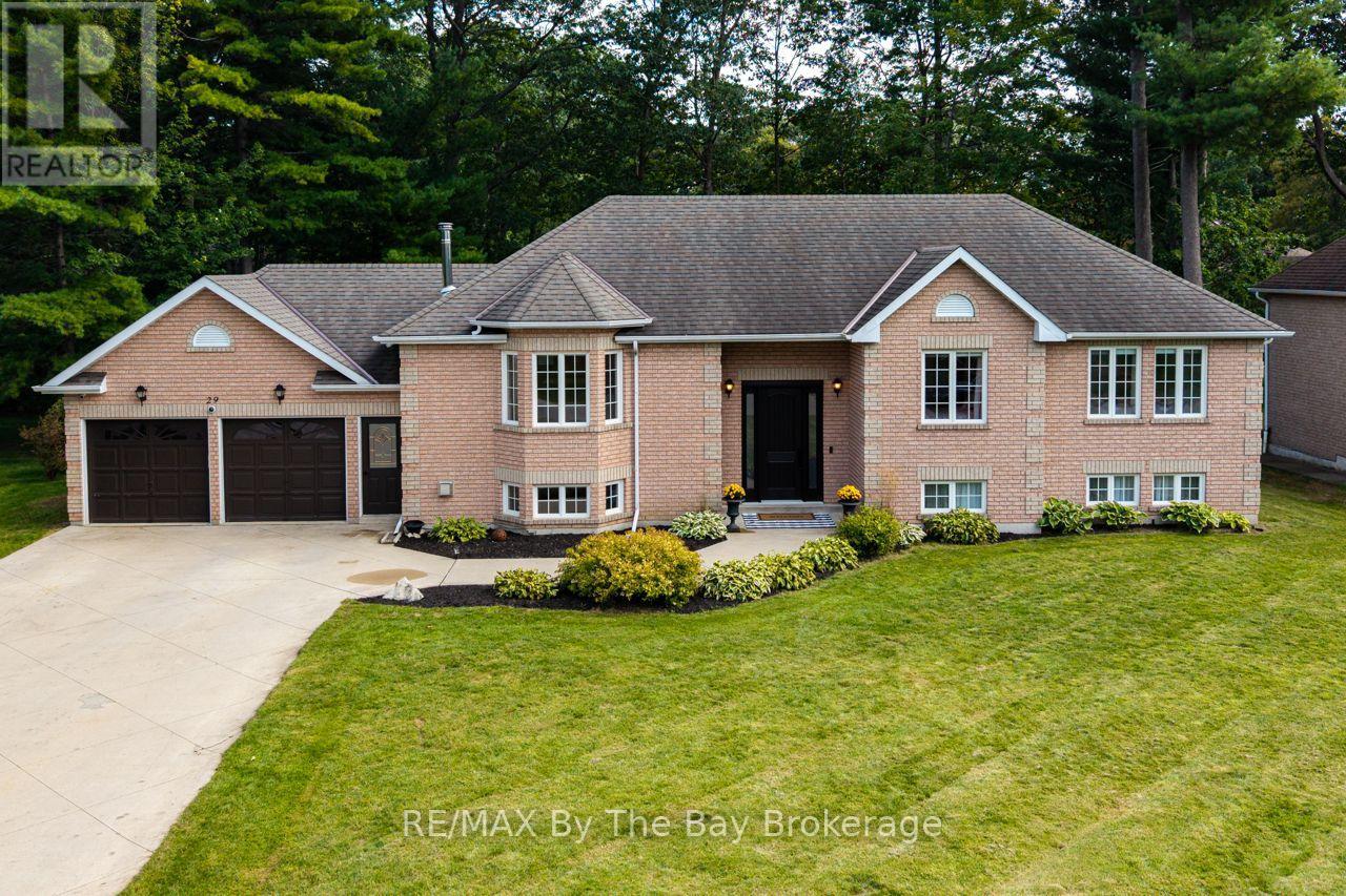 29 DOWNER CRESCENT - 1