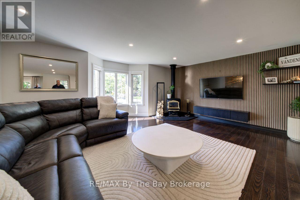 29 DOWNER CRESCENT - Image 10