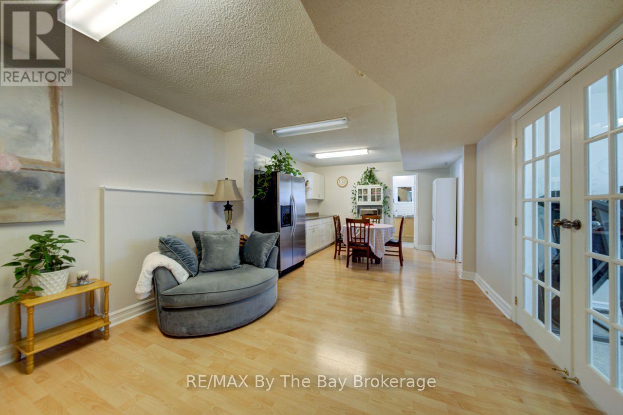 29 DOWNER CRESCENT - 20