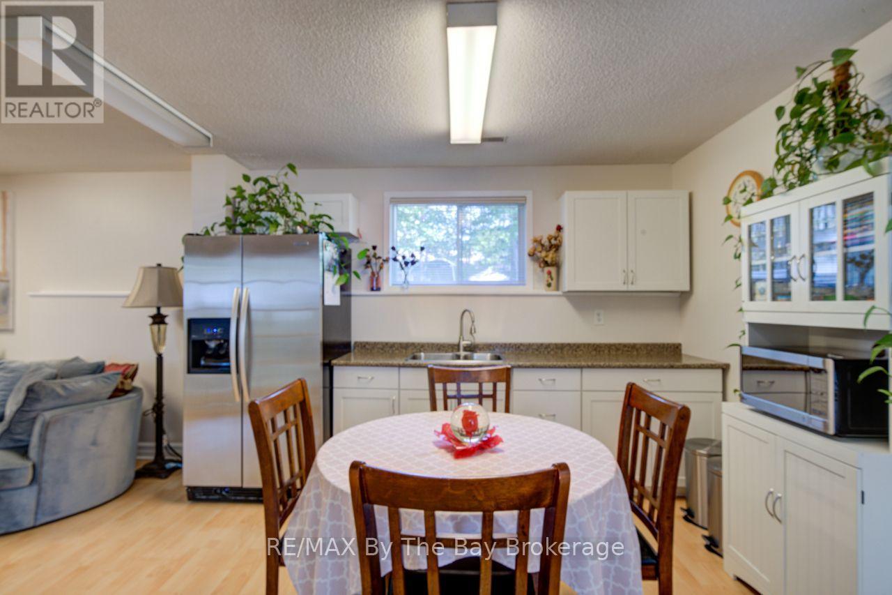 29 DOWNER CRESCENT - 22