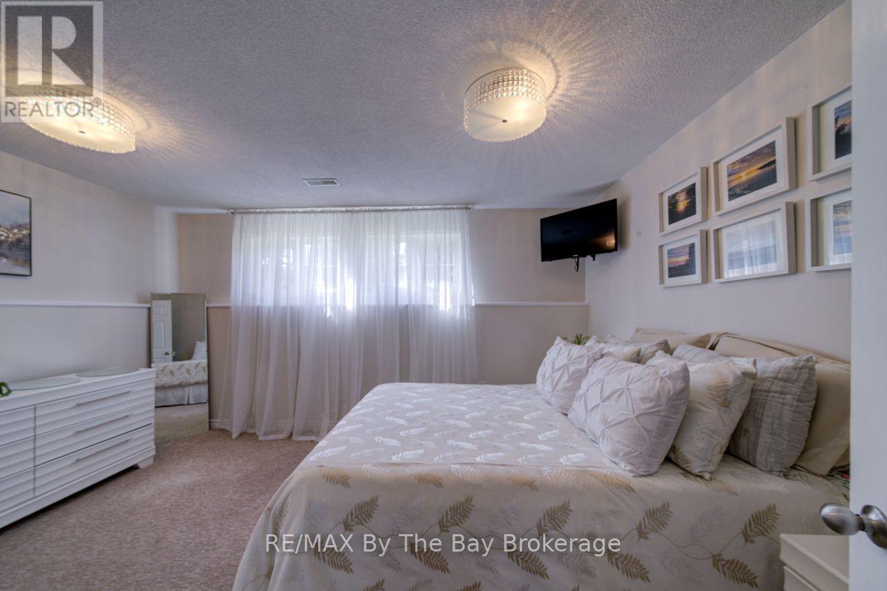 29 DOWNER CRESCENT - 23