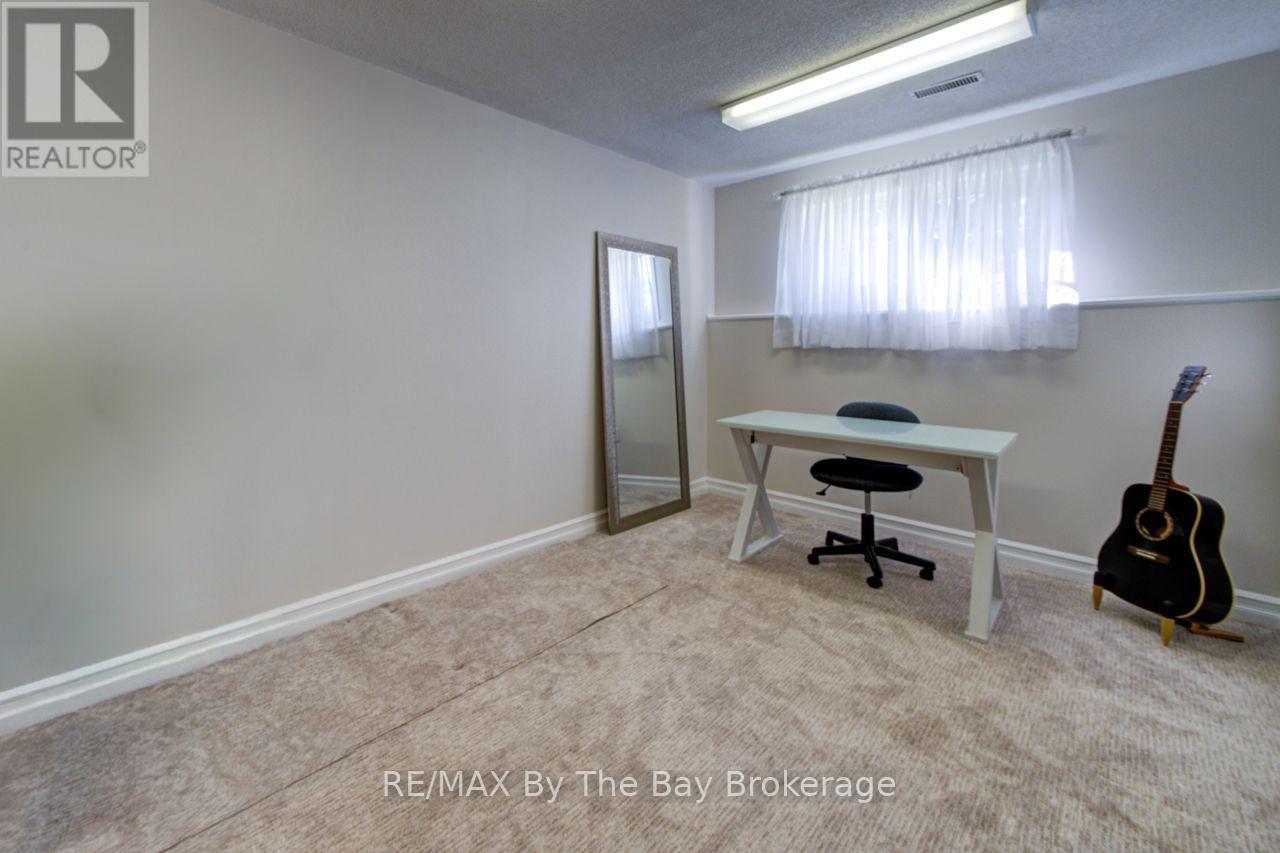 29 DOWNER CRESCENT - Image 27