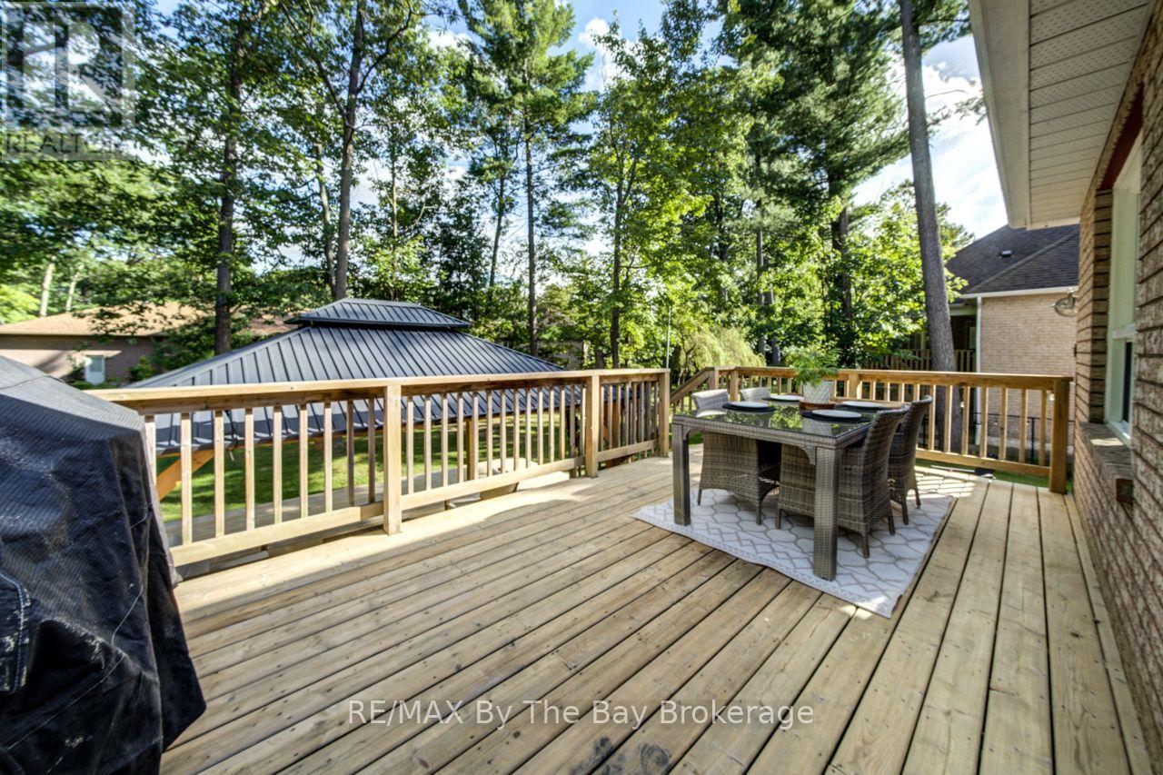 29 DOWNER CRESCENT - 33