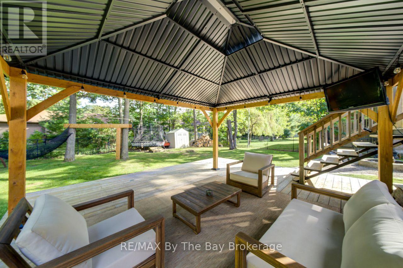 29 DOWNER CRESCENT - 35
