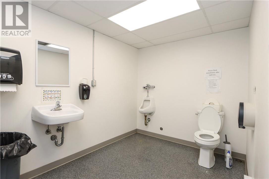 210 Falconbridge Road, Sudbury — photo 38