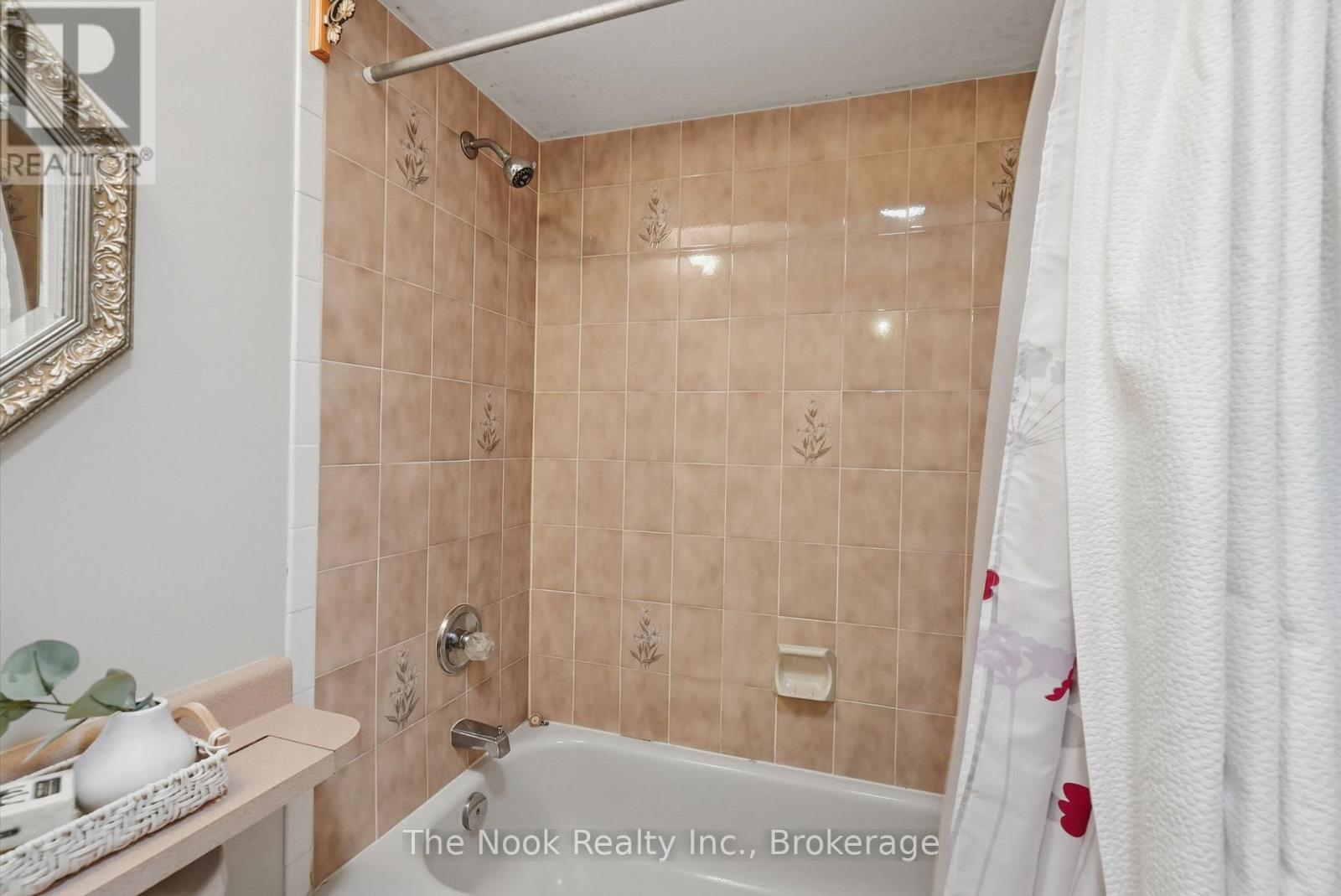 45 BERNICK CRESCENT - 31