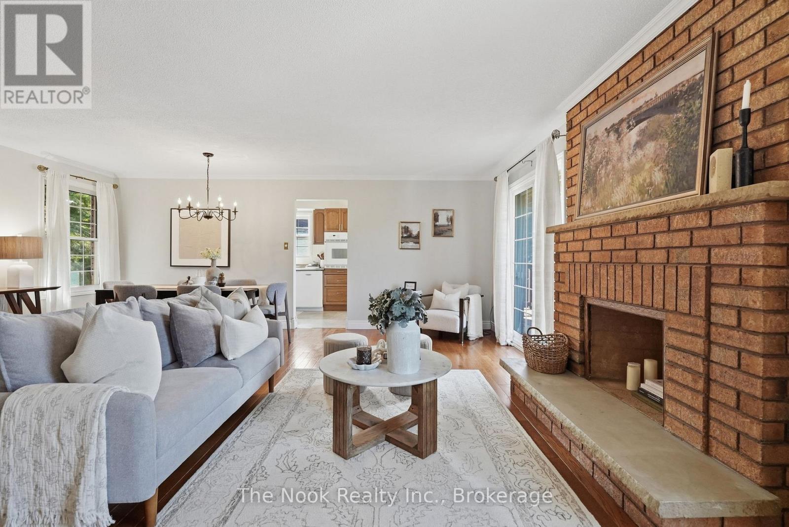 45 BERNICK CRESCENT - 8