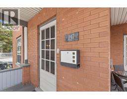 4pc Bathroom - 147 Park Street, Waterloo, ON N2L1Y5 Photo 6