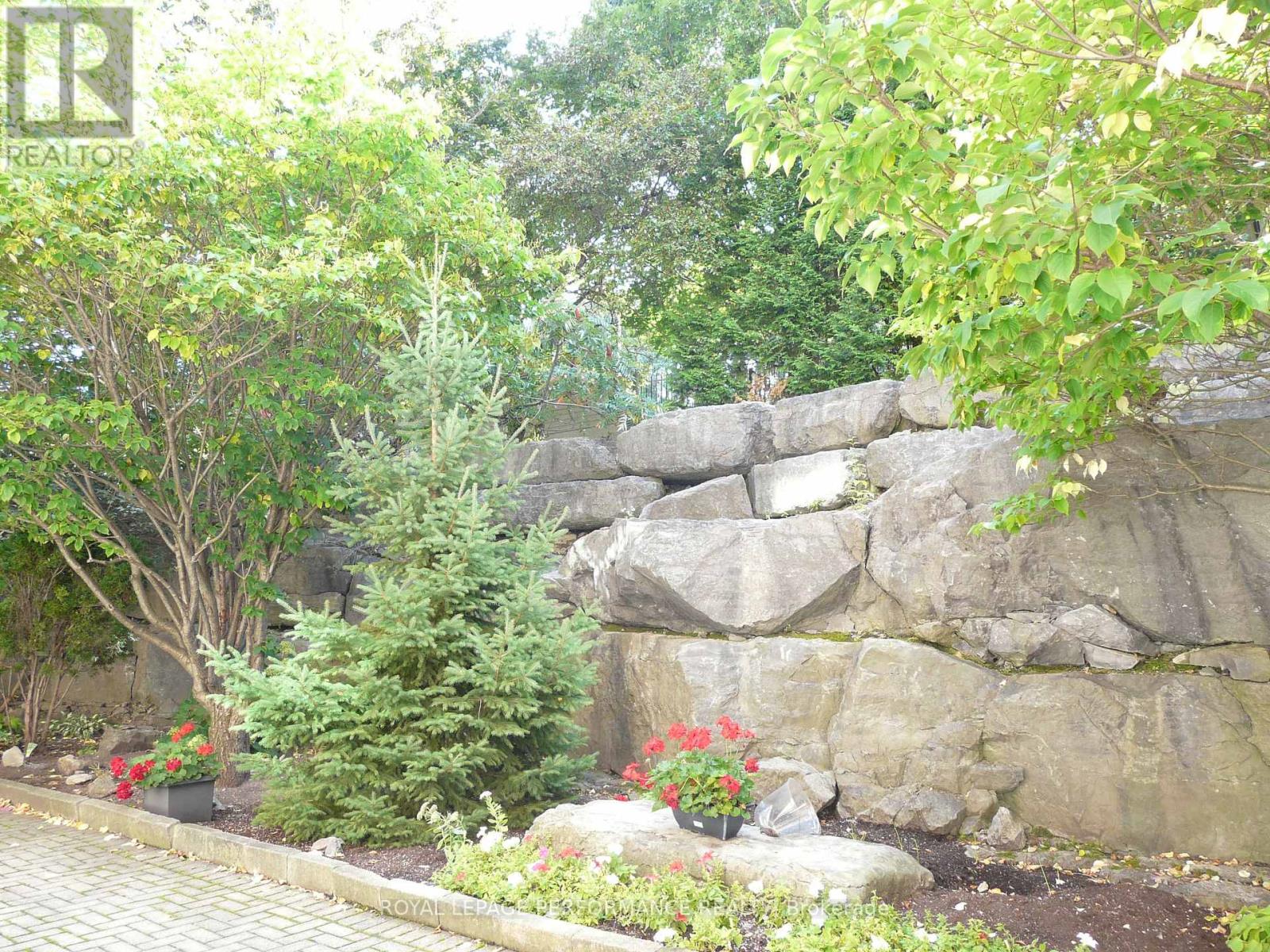 108 - 320 Centrum Boulevard