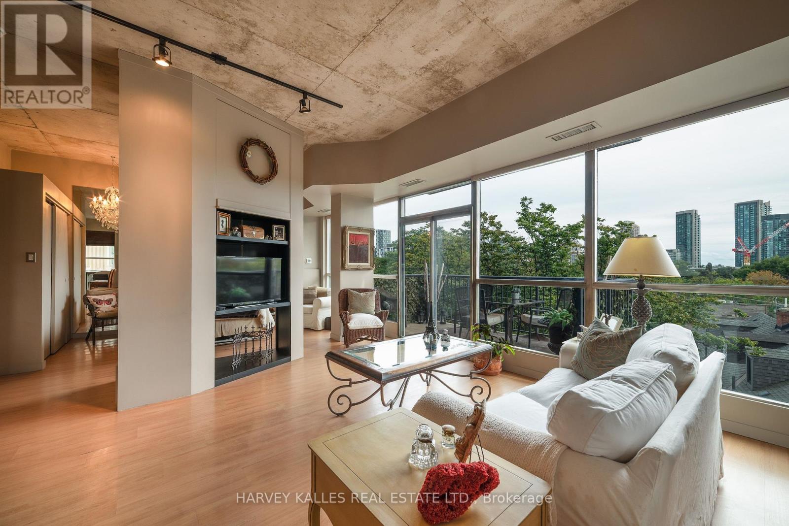 Photo of 405 - 833 KING STREET W