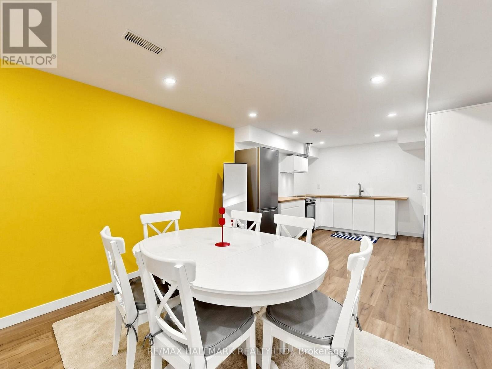 400 HANDLEY CRESCENT - 38