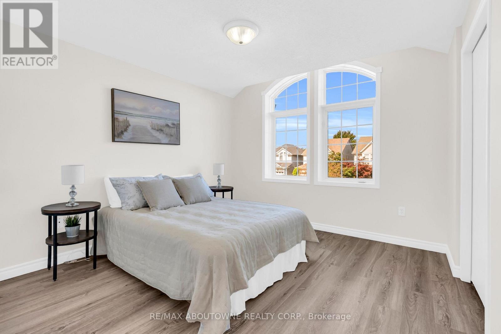 87 HOUGHTON STREET - 23