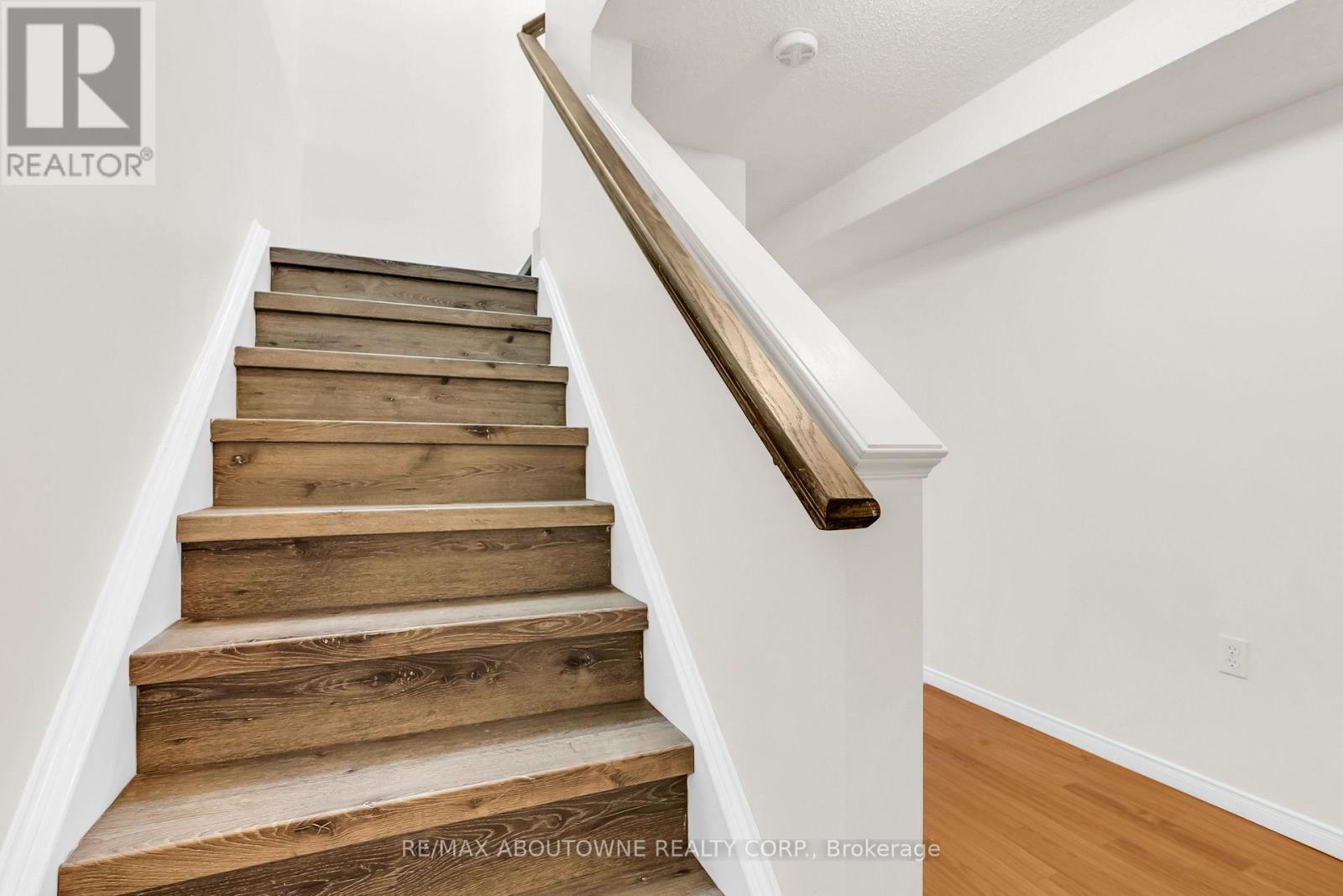 87 HOUGHTON STREET - Image 31