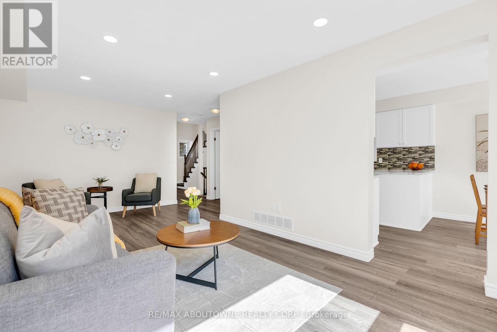87 HOUGHTON STREET - Image 9