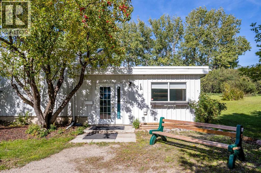 4342 Township Road 301 A - 2