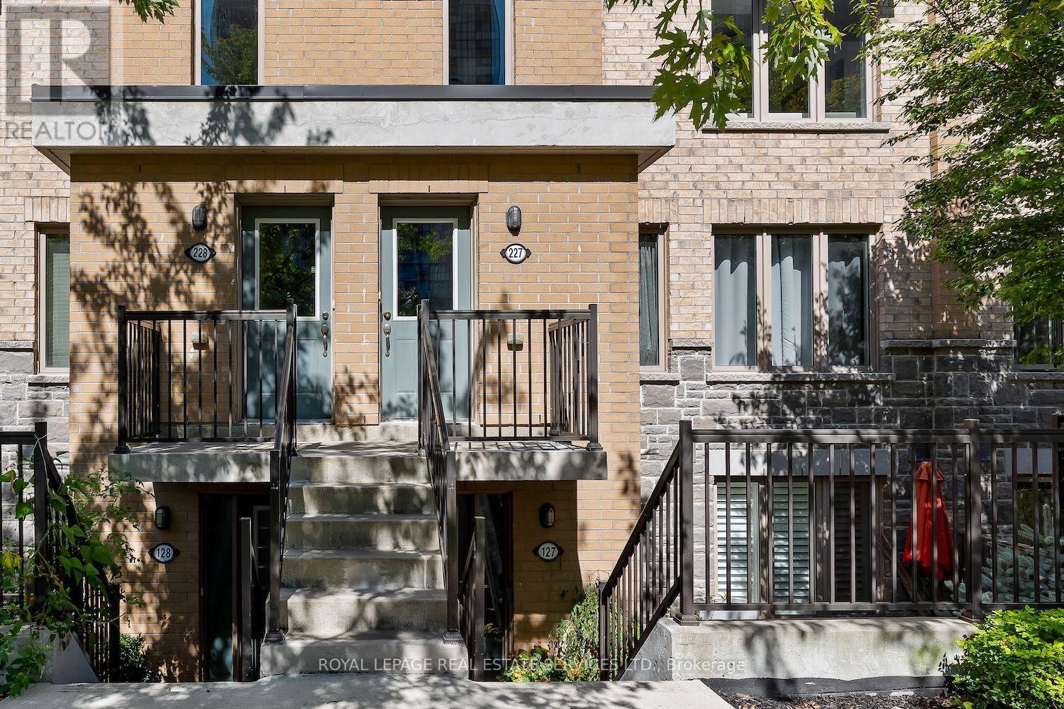 Photo of 227 - 7 FOUNDRY AVENUE