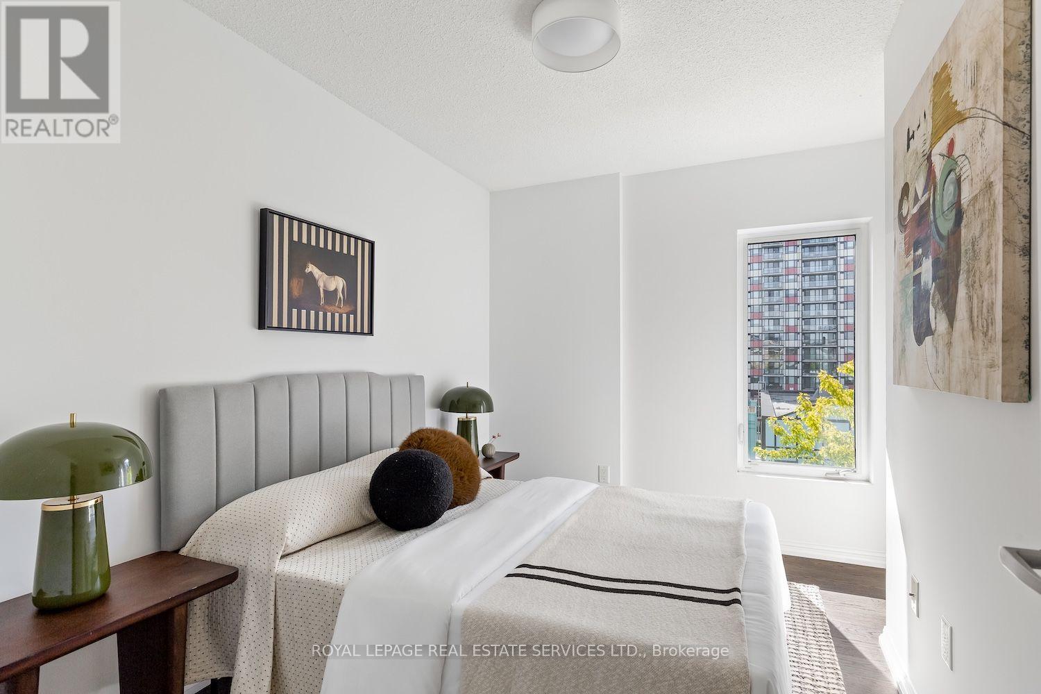 #227 7 FOUNDRY AVENUE - 23