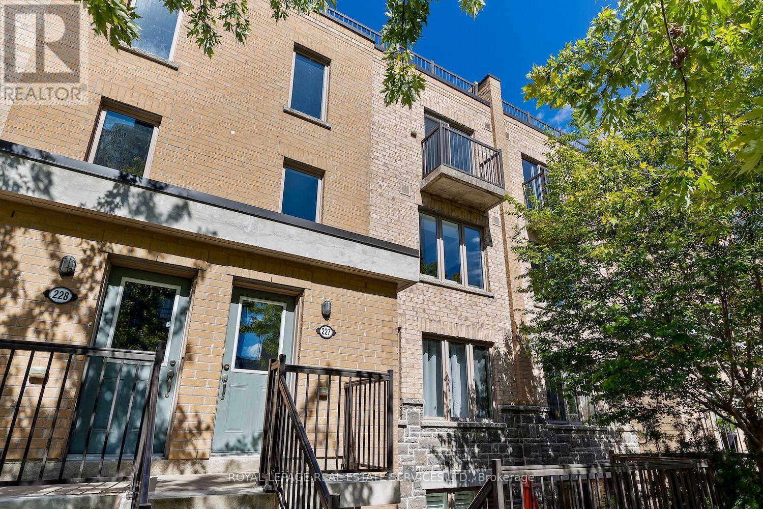 Photo of 227 - 7 FOUNDRY AVENUE