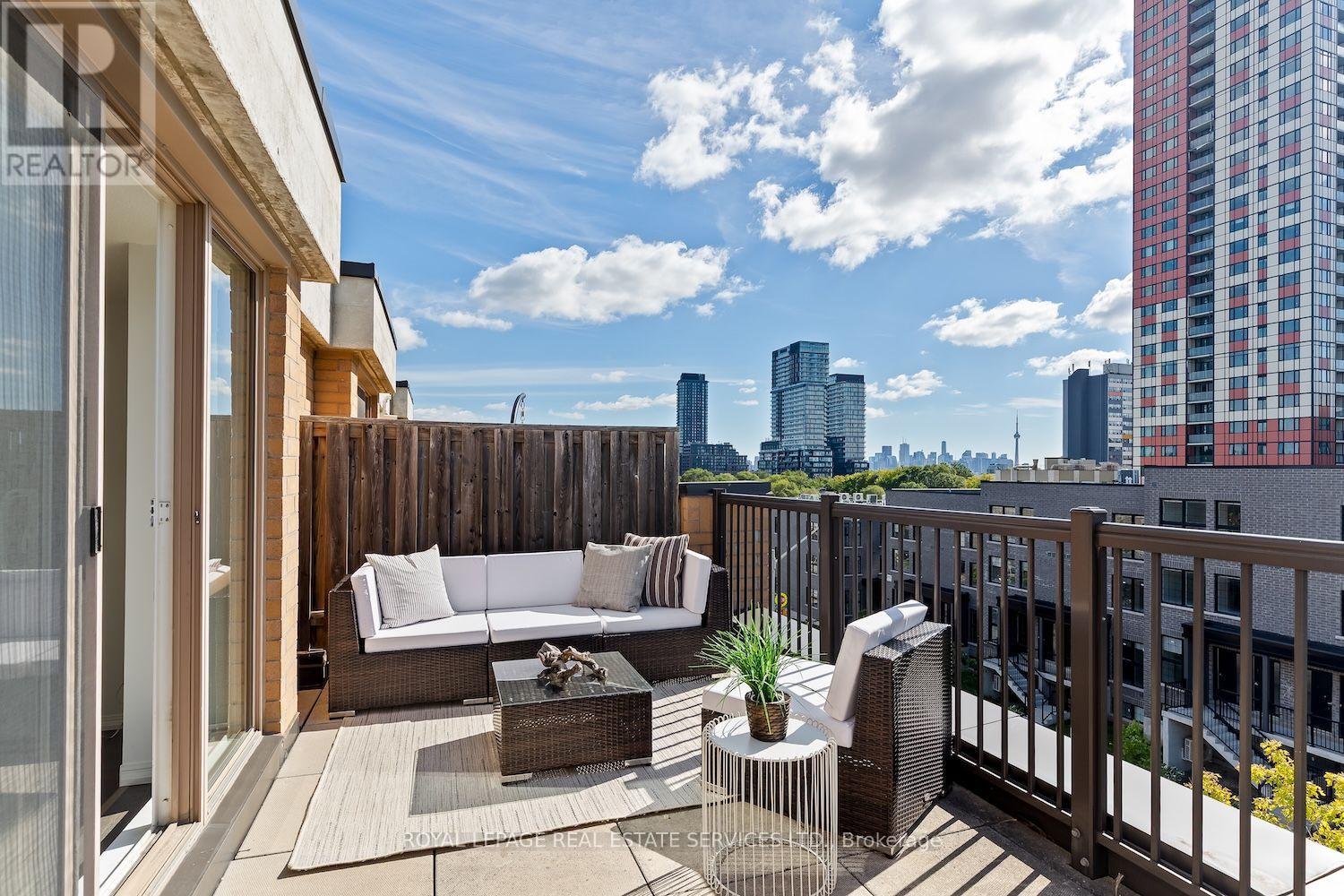 #227 7 FOUNDRY AVENUE - Image 32