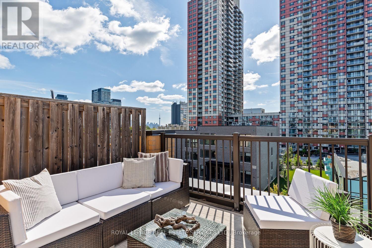 #227 7 FOUNDRY AVENUE - Image 33