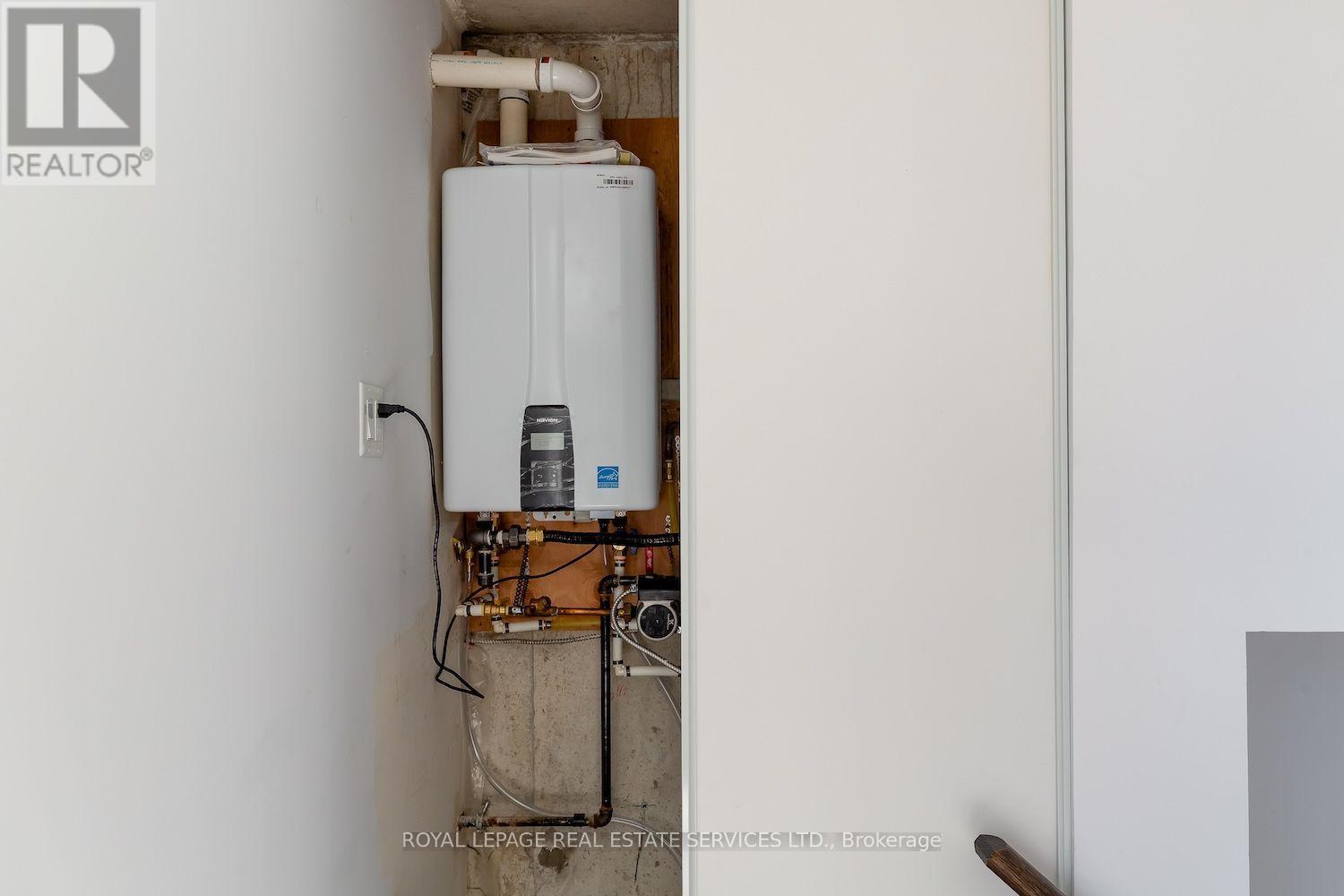 #227 7 FOUNDRY AVENUE - Image 35