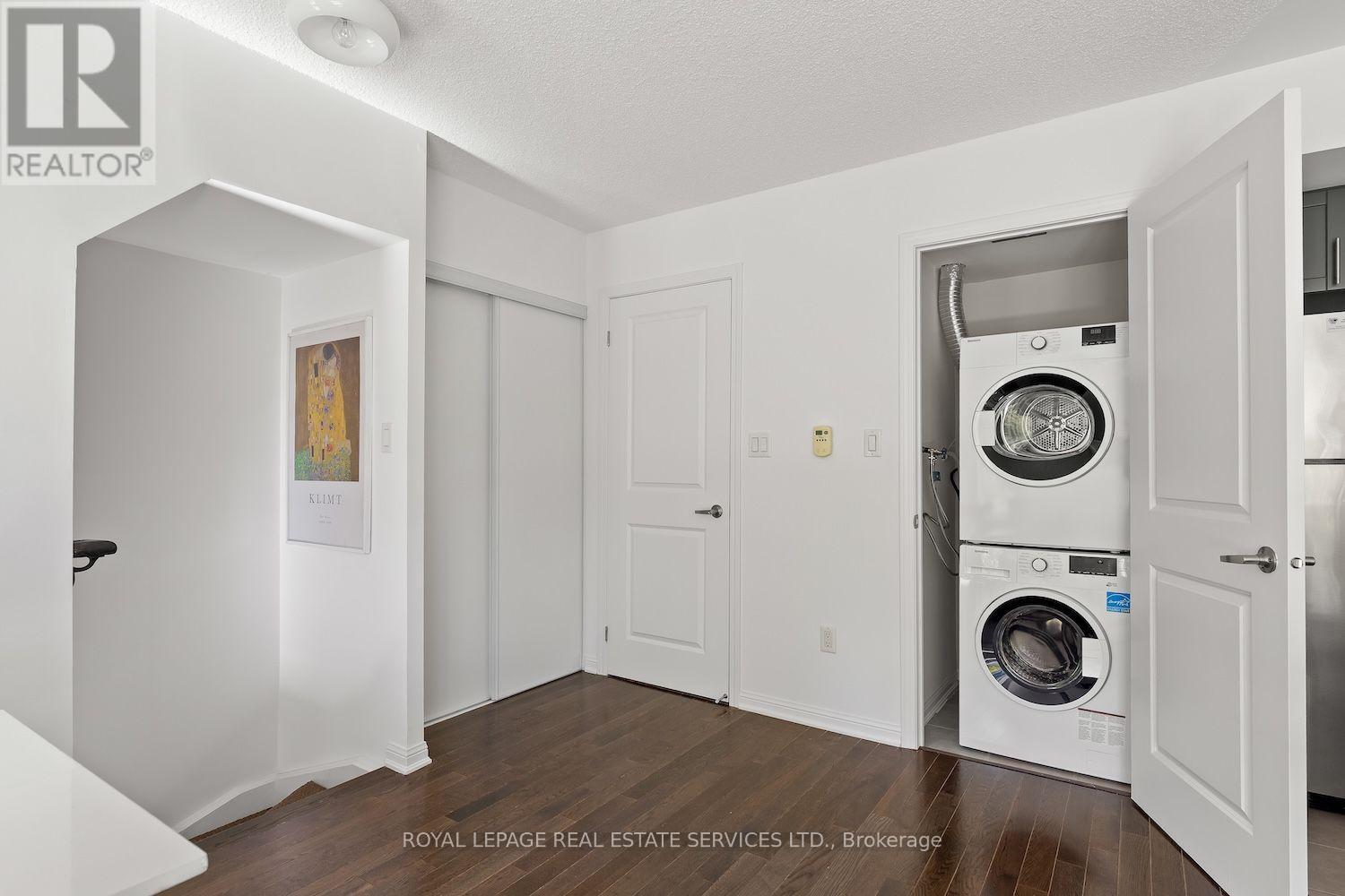 #227 7 FOUNDRY AVENUE - 36