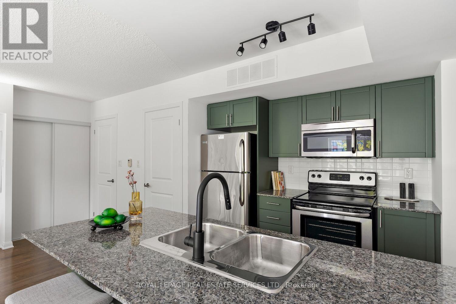 #227 7 FOUNDRY AVENUE - 6