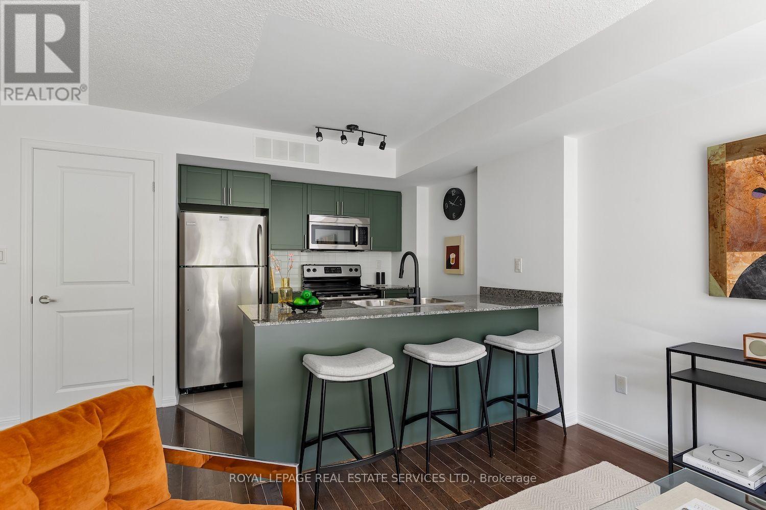 #227 7 FOUNDRY AVENUE - 8