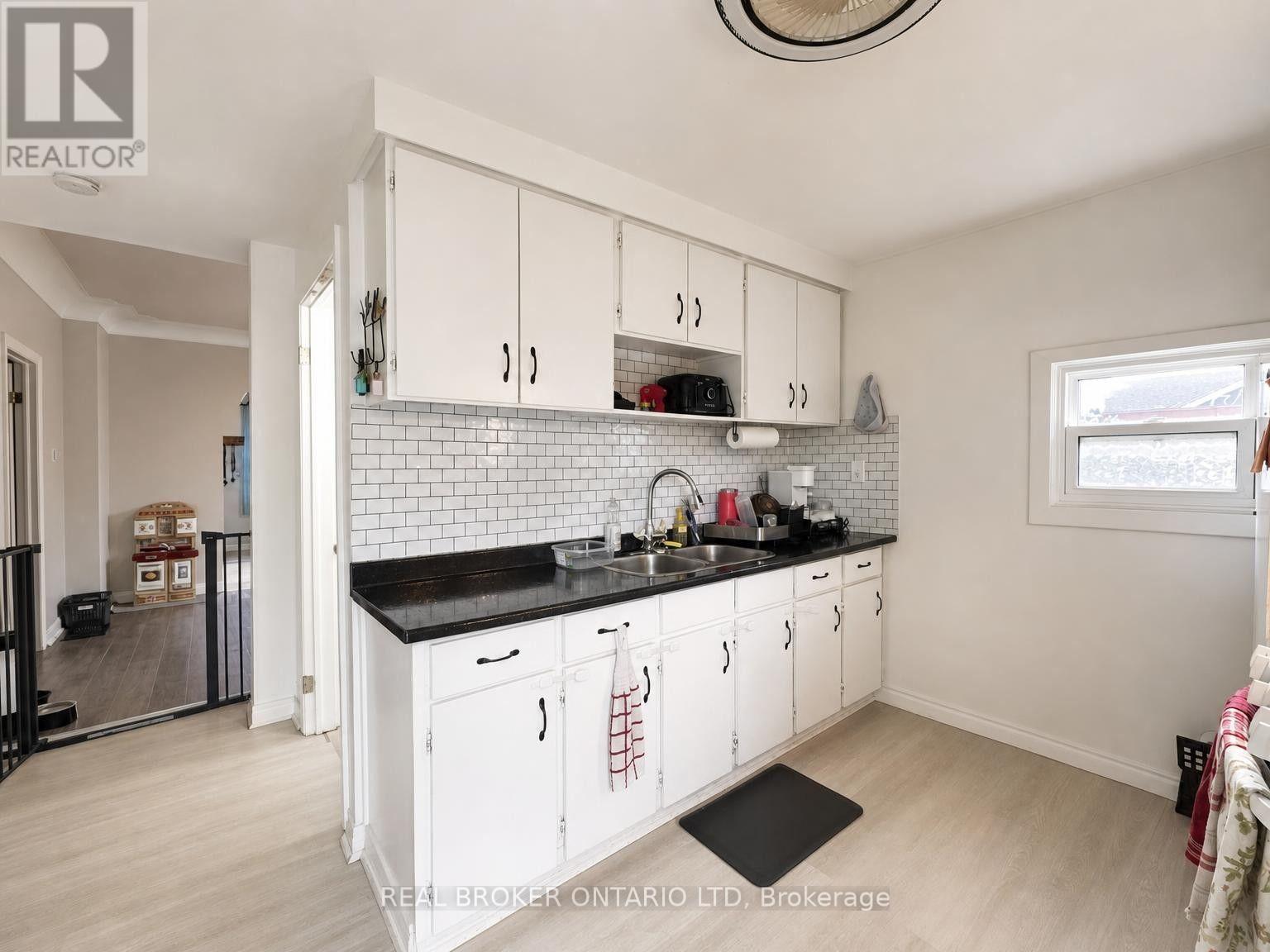 563 SOUTH STREET S - 9