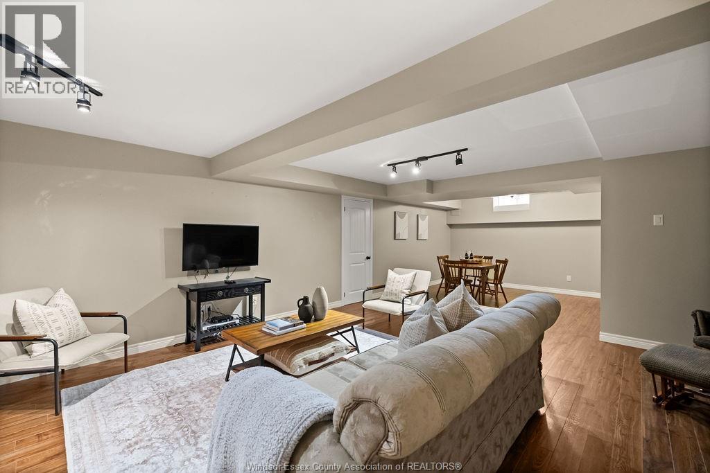 1352 Tecumseh Rd - 34