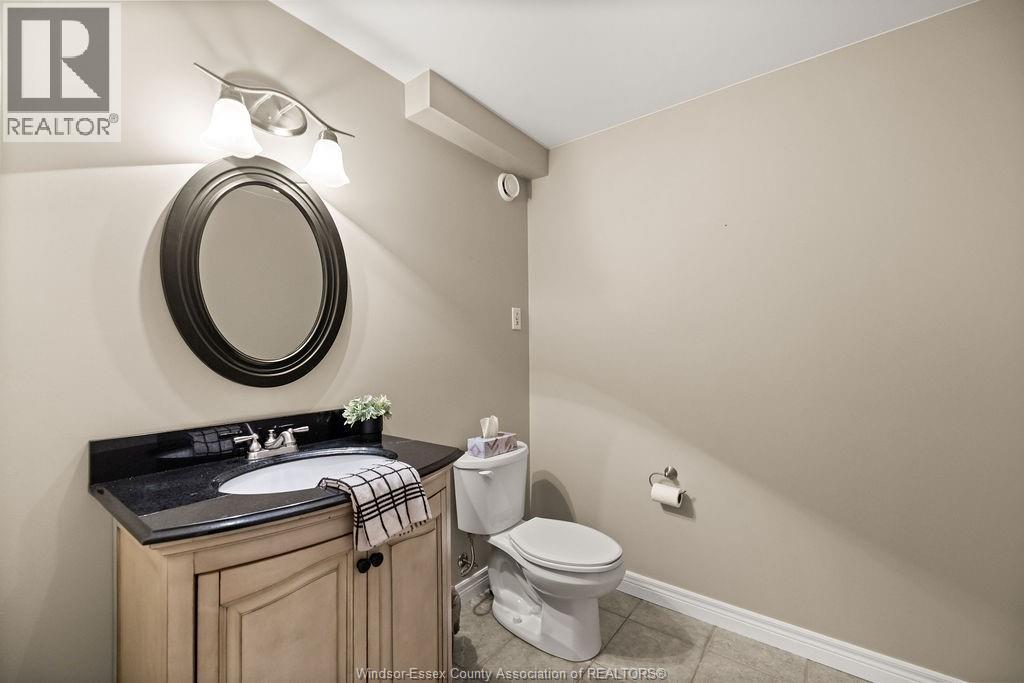 1352 Tecumseh Rd - 35