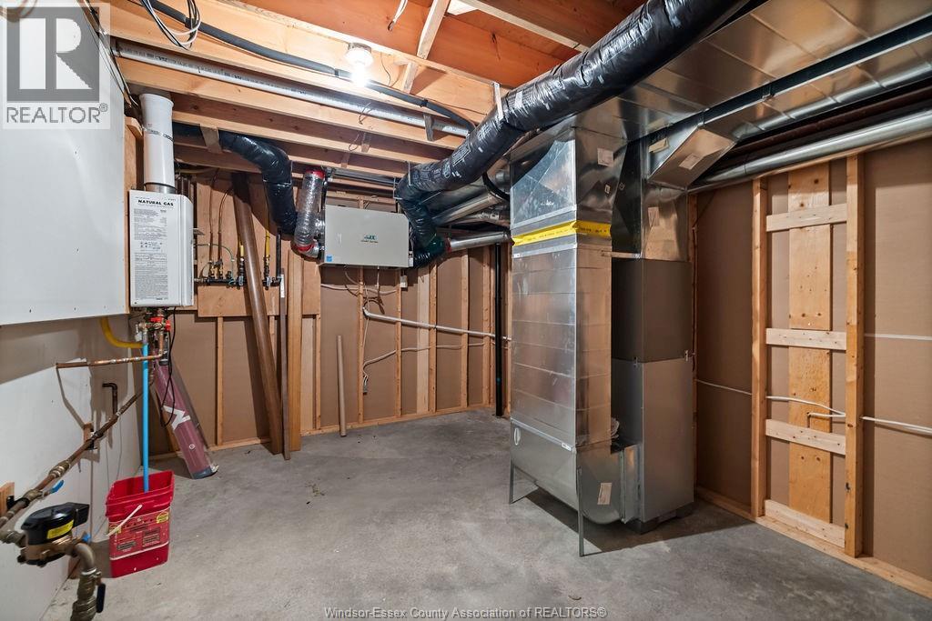 1352 Tecumseh Rd - 36