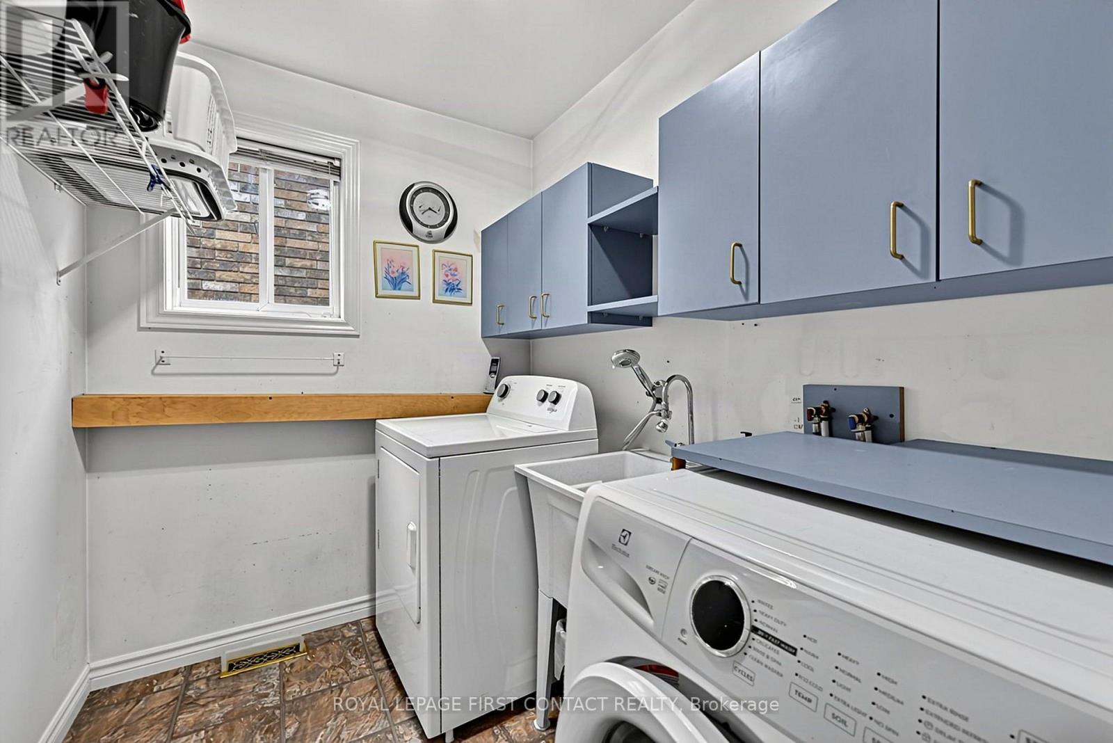 22 LOGAN COURT - 19