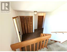 Foyer - 587 Jupiter Court, Sudbury, ON P3E5N1 Photo 10