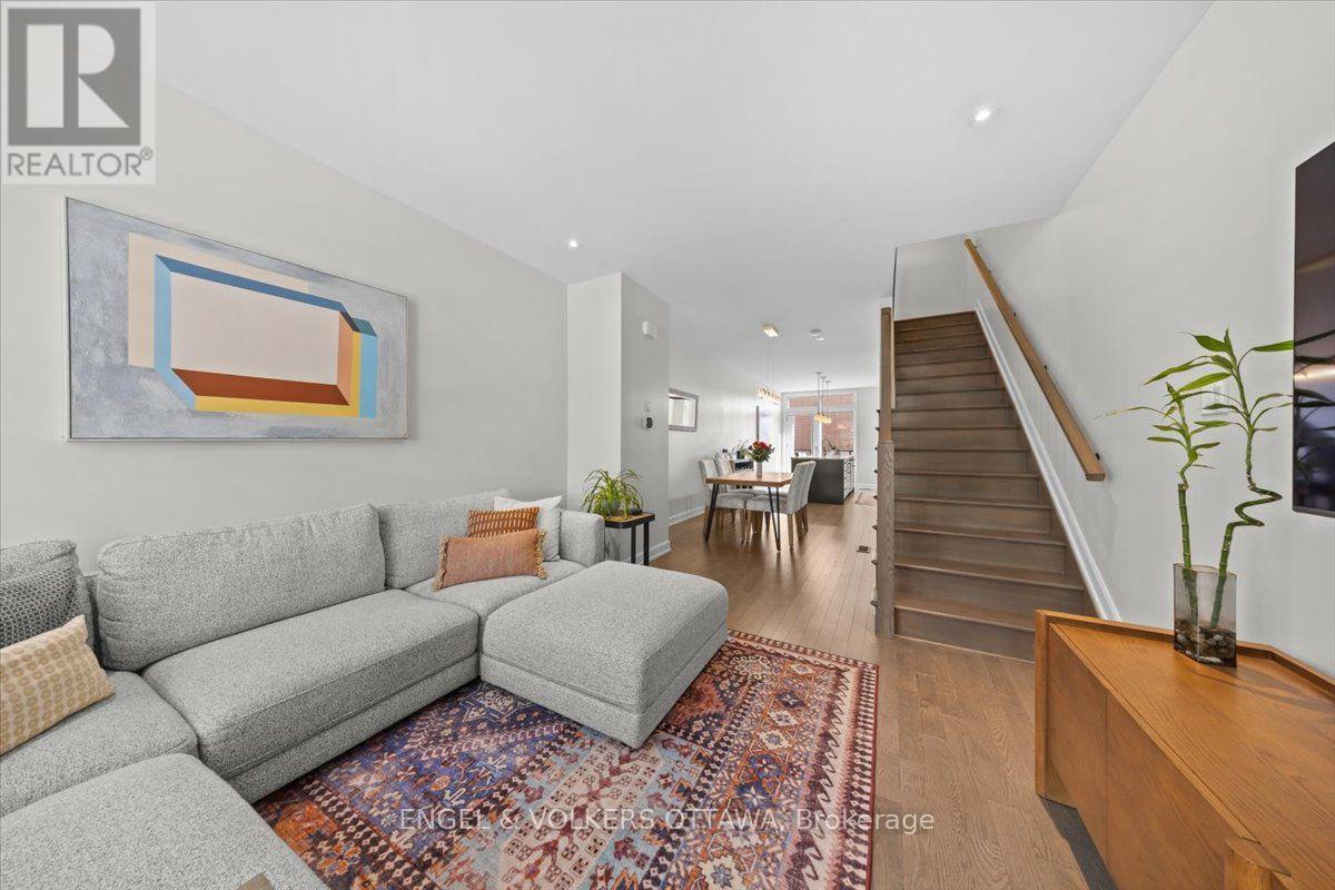 523 DE MAZENOD AVENUE - 17
