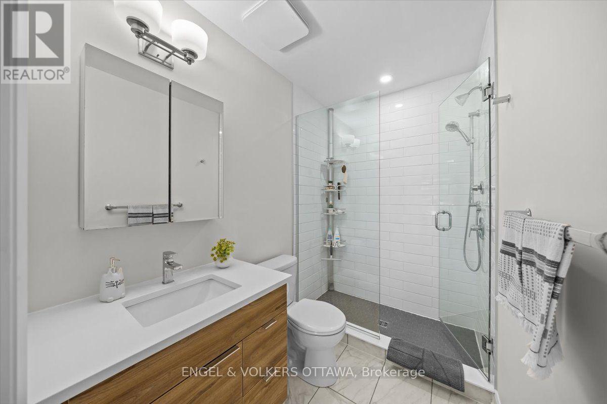 523 DE MAZENOD AVENUE - 30