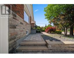 69 Squires Avenue, Toronto, ON M4B2R7 Photo 31