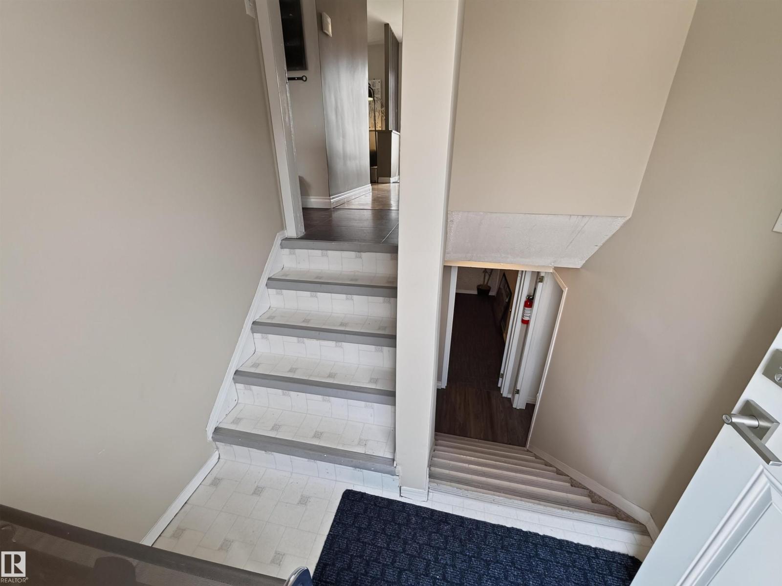 16046 95 Avenue NW, Glenwood (Edmonton) — photo 21 of 30: Property photo