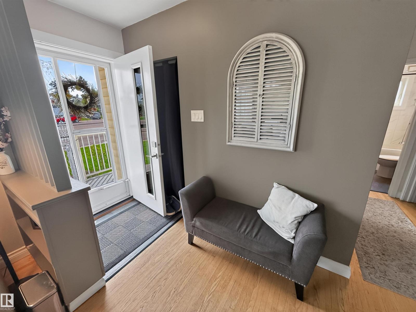 16046 95 Avenue NW, Glenwood (Edmonton) — photo 7 of 30: Property photo