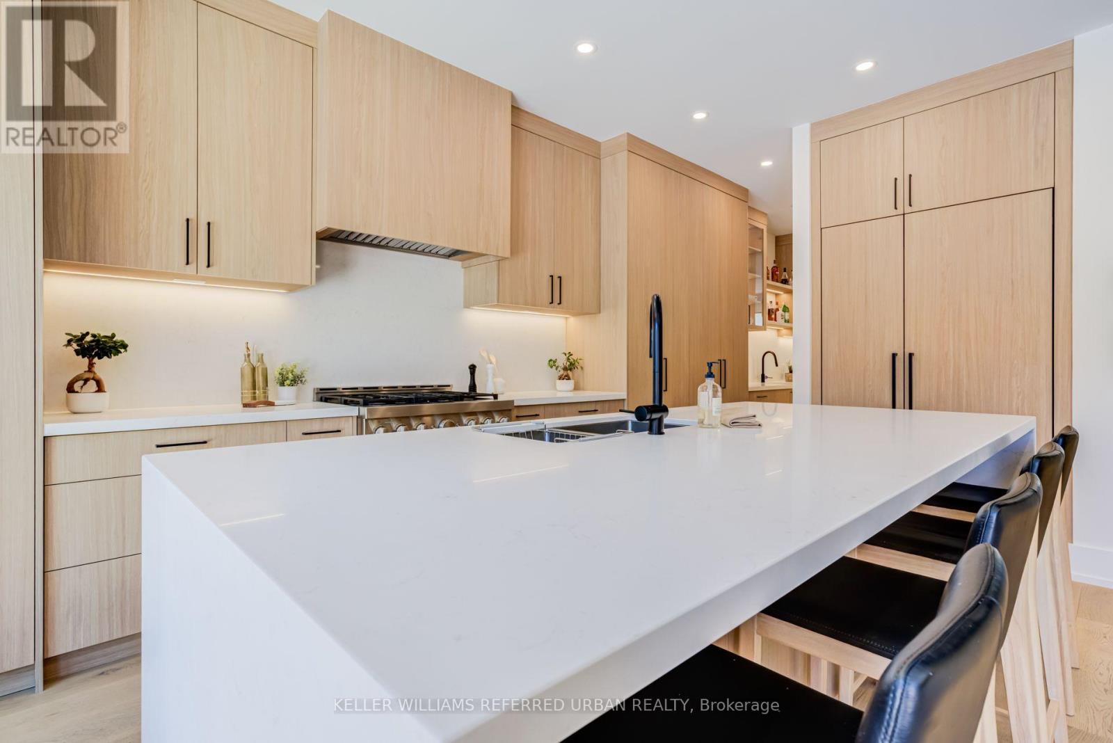 5 BRADBURY CRESCENT - 14